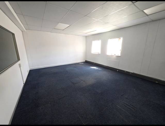 550M² WAREHOUSE TO LET IN STORMILL